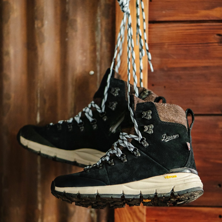 Danner Women's Arctic 600 Side-Zip 7 Black/Spark Blue 200G