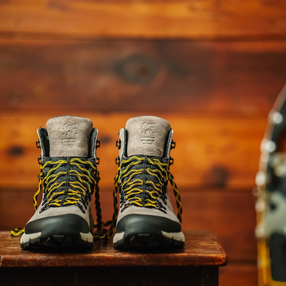 Women's Arctic 600 Side-Zip 7 Driftwood/Yellow 200G Danner
